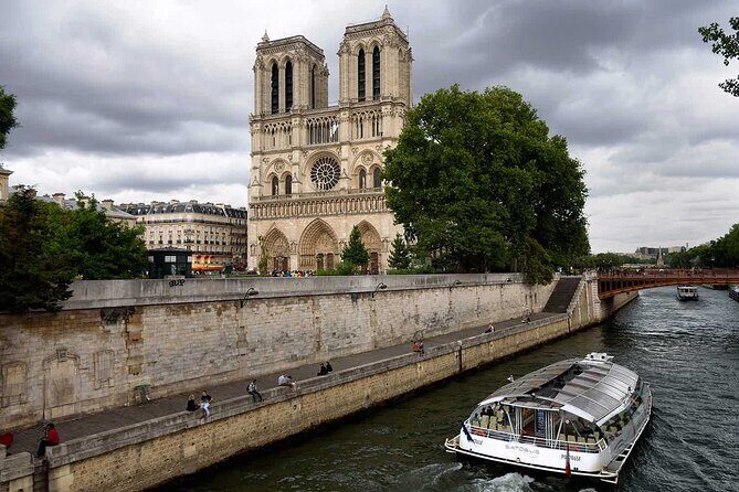 Best of Paris Tour with the Louvre, Eiffel Tower & Notre Dame - Louvre Museum in Express Mode: Mona Lisa, Venus de Milo, Winged Victory