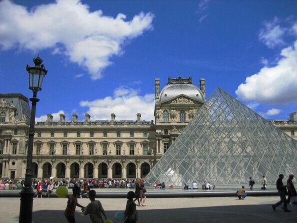 Notre Dame, Ste Chapel, Louvre, Montmartre, Eiffel Tower Private - Montmartre’s Artist Streets: A Different Side of Paris for 60 Minutes