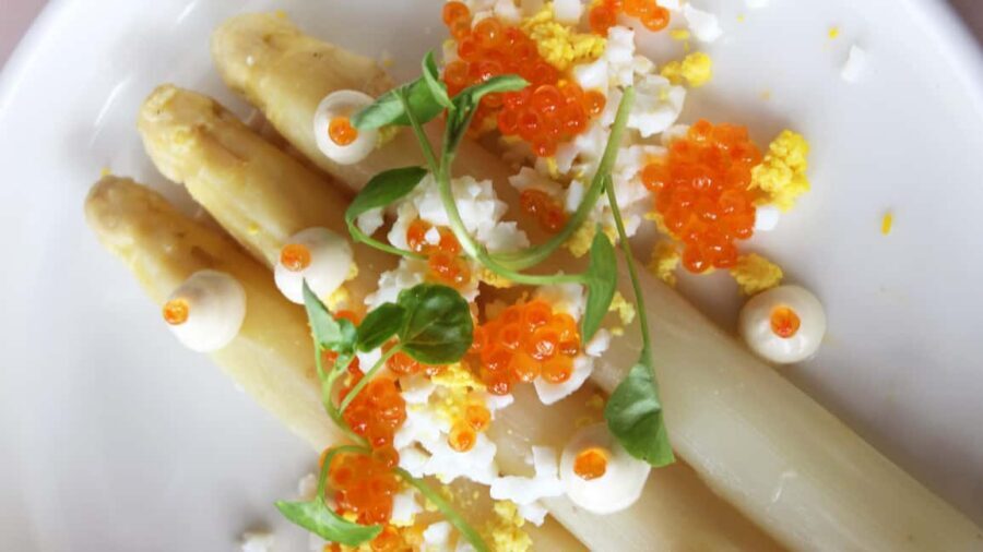 Paris: 3-Course Lunch at Eiffel Tower's Madame Brasserie - Service and atmosphere: a lively daytime setting that stays focused