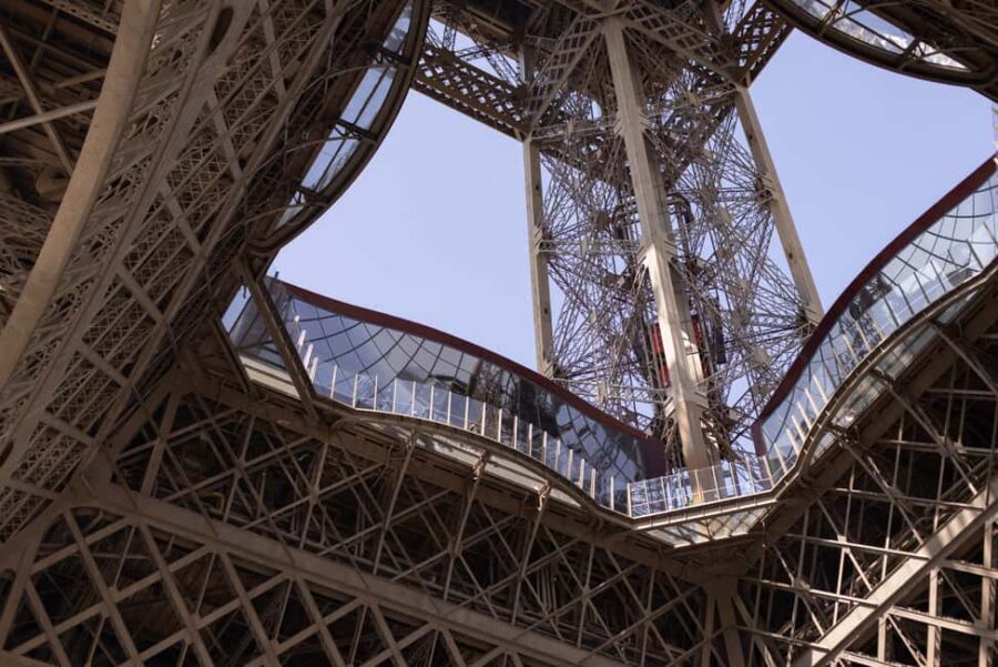 Paris: Eiffel Tower's Madame Brasserie 3-course lunch 12:00 - Cœur Brasserie vs Seine View: choosing the right room for your Paris photo memory
