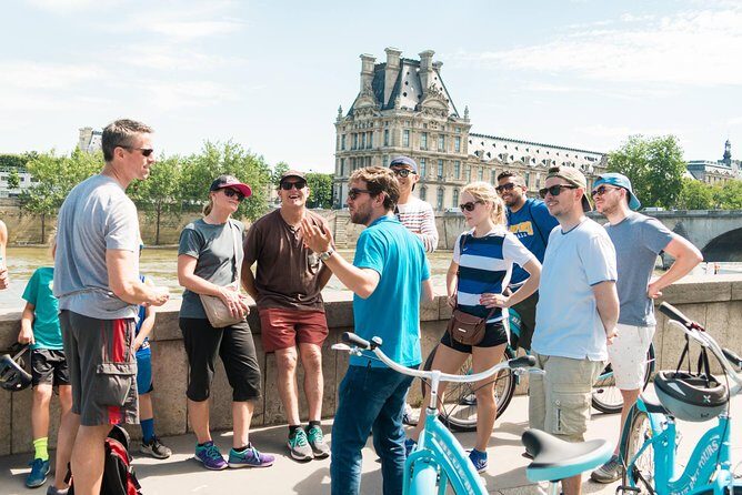 Paris Highlights Bike Tour: Eiffel Tower, Louvre and Notre-Dame - The starting point at Pl. Saint-Michel and how the tour flows