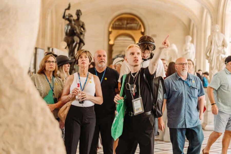 Paris: Louvre or Orsay, Eiffel Tower, City Walk & Cruise - Louvre vs Orsay: how the tour changes on Tuesdays