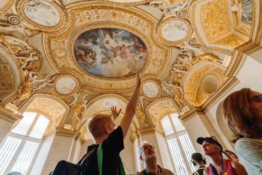 Paris: Louvre or Orsay, Eiffel Tower, City Walk & Cruise - Seine River cruise: the glow factor (and what can disrupt it)