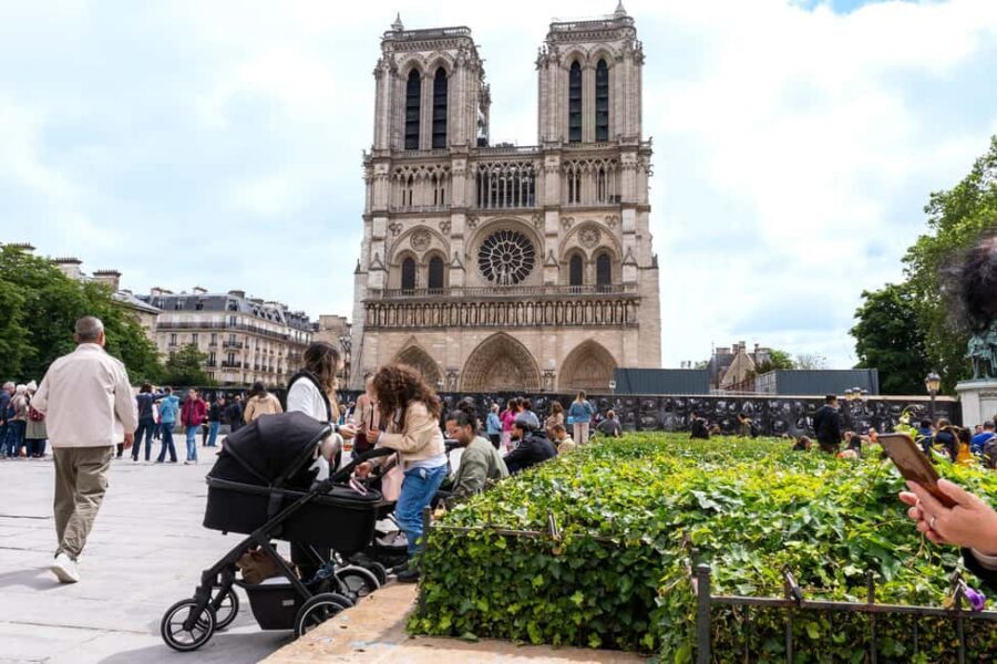 Paris Semi Private Walking Tour: Louvre, Eiffel Tower & Boat - Starting in Montmartre: Abbesses area to Sacré-Cœur views