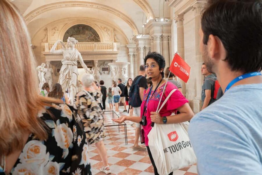 Paris Semi Private Walking Tour: Louvre, Eiffel Tower & Boat - Louvre highlights: Venus de Milo and Winged Victory