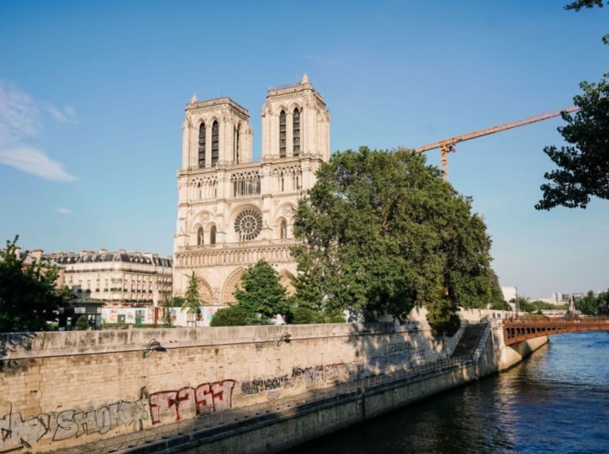 Paris Semi Private Walking Tour: Louvre, Eiffel Tower & Boat - Metro hop to the Louvre: why the skip-the-line matters
