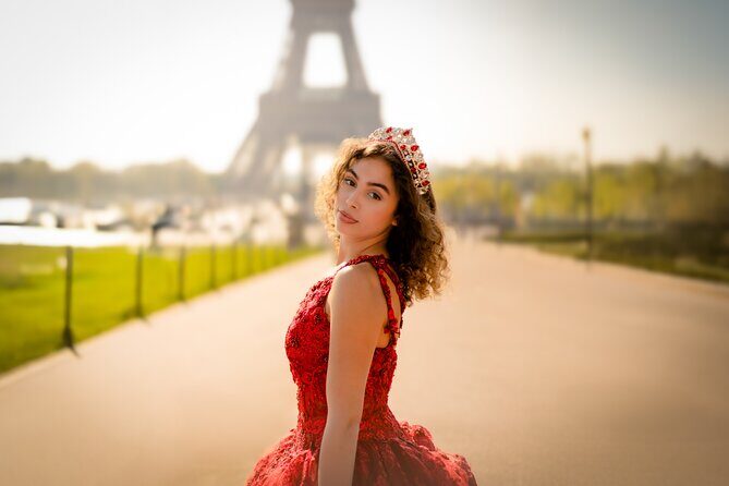 Private Professional Photoshoot near the Eiffel Tower in Paris - The 20-minute flow: what happens during the shoot